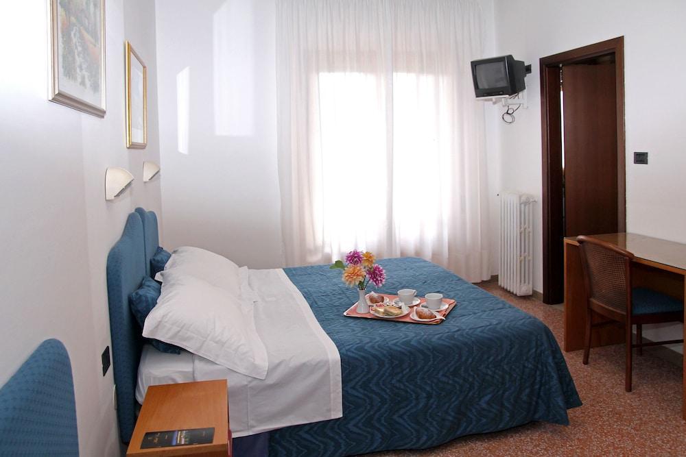 Family Hotel Como ריביסונדולי מראה חיצוני תמונה