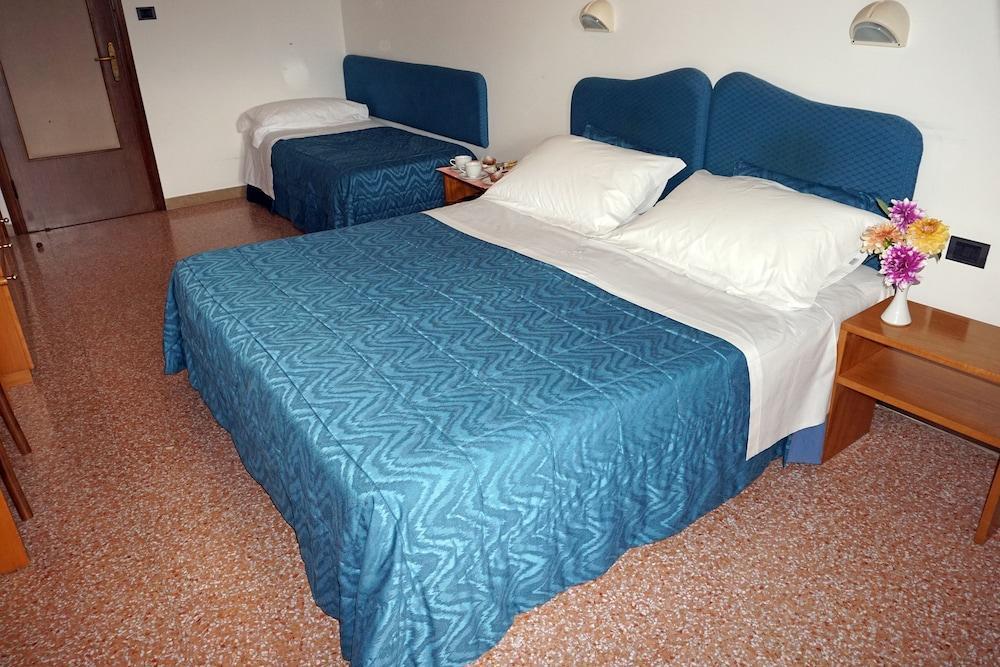 Family Hotel Como ריביסונדולי מראה חיצוני תמונה