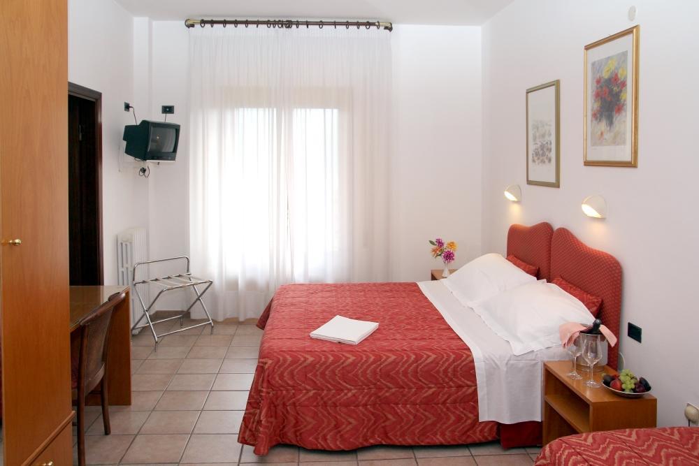Family Hotel Como ריביסונדולי מראה חיצוני תמונה